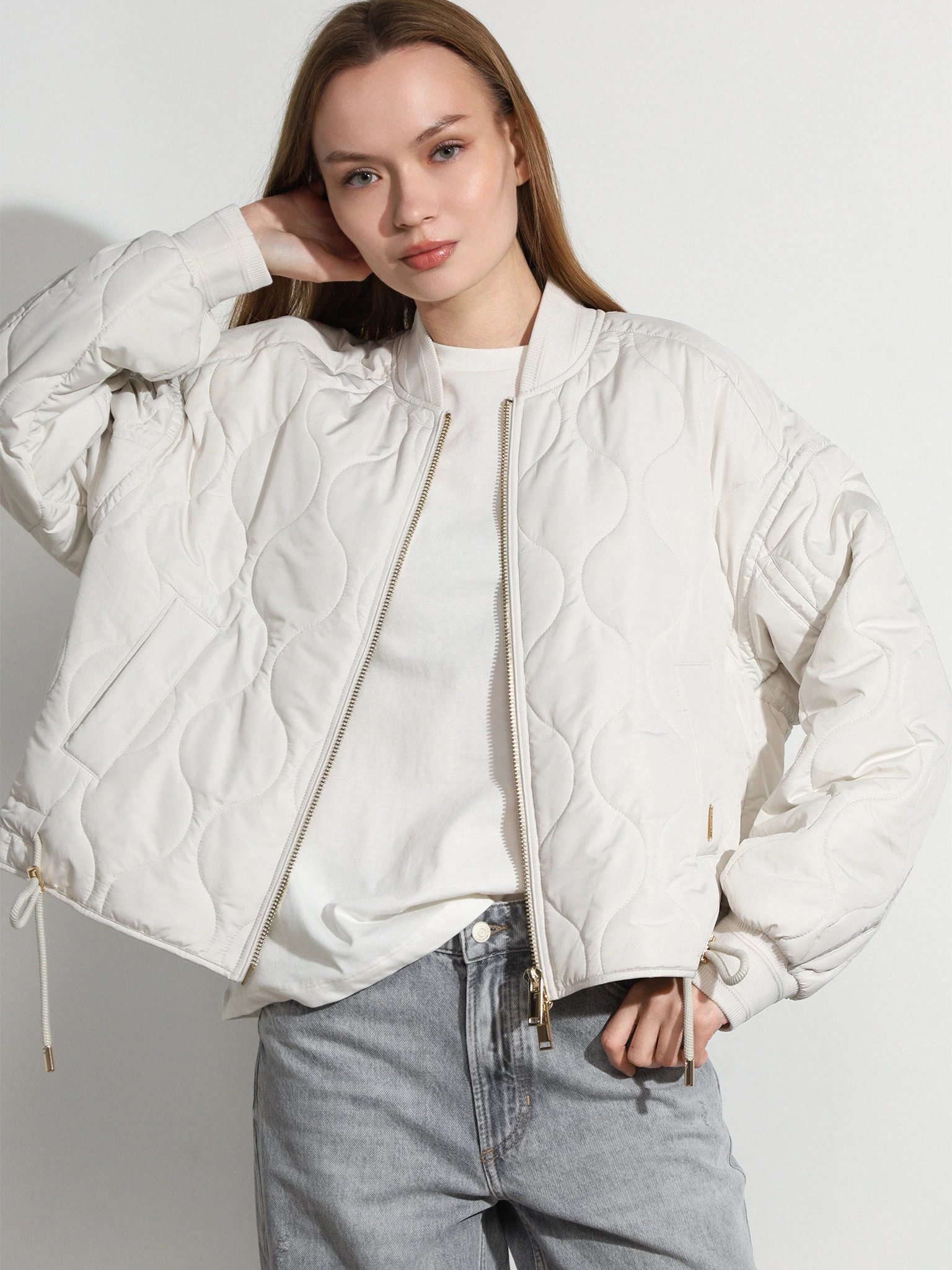 Куртка укороченная серого цвета свободного кроя